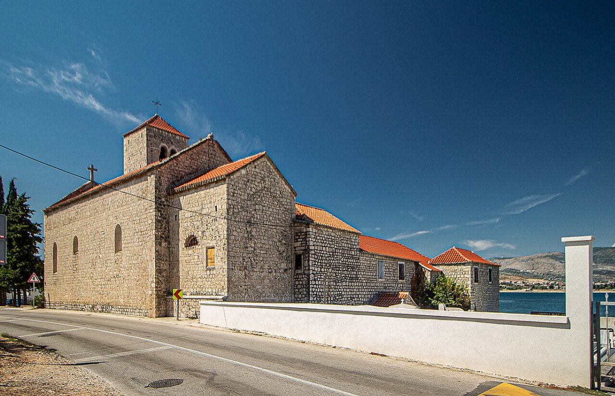 Szent kereszt templom es kolostor arbanija