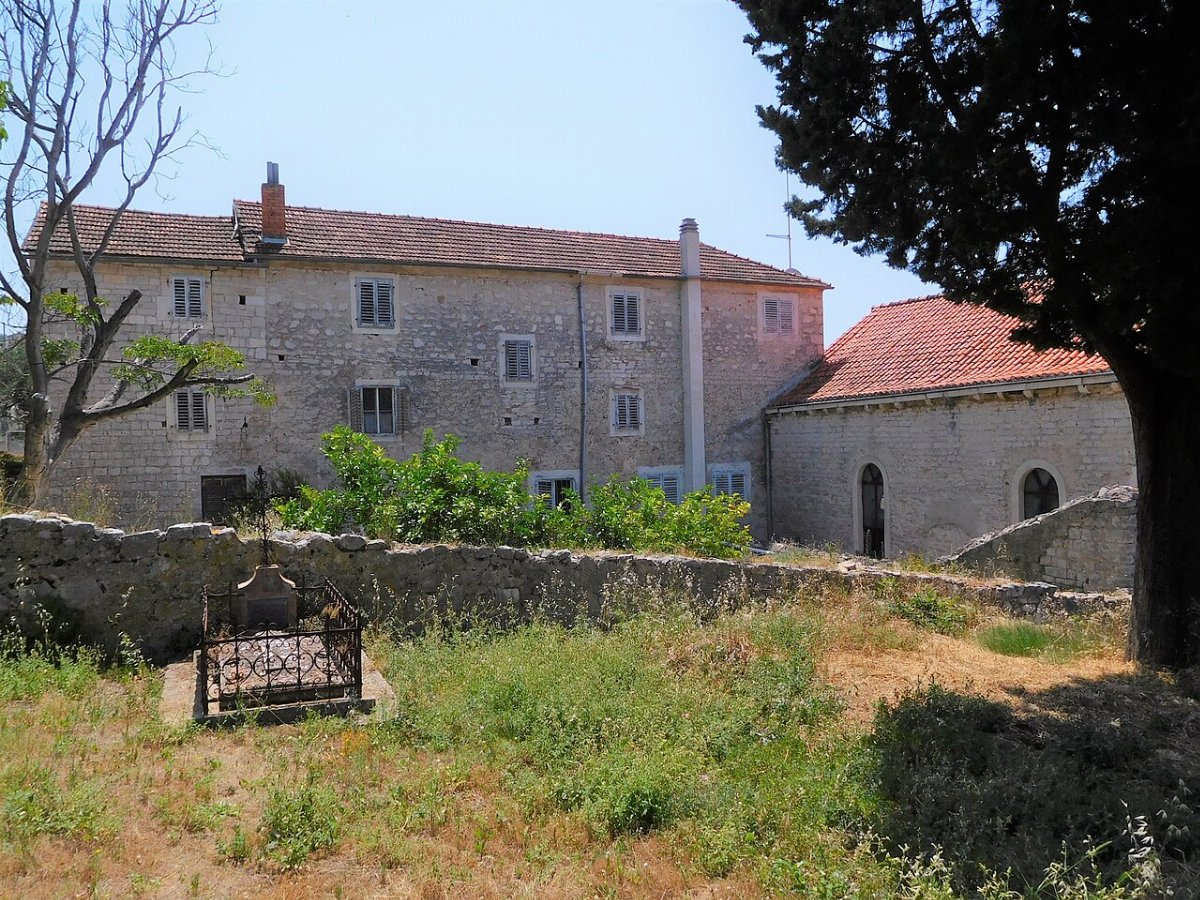 Kegyelmes szuz maria templom es kolostor prvic luka