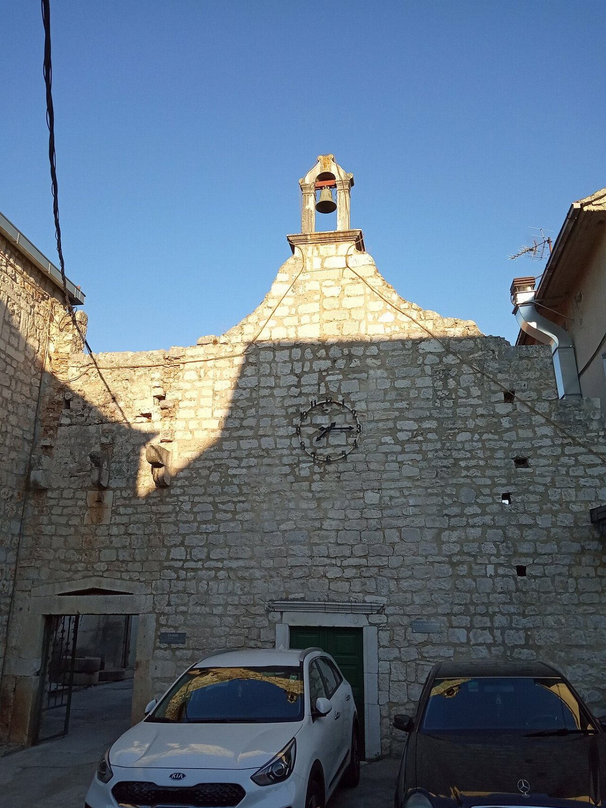 Keresztelo szent janos templom a citadella maradvanyaival marina