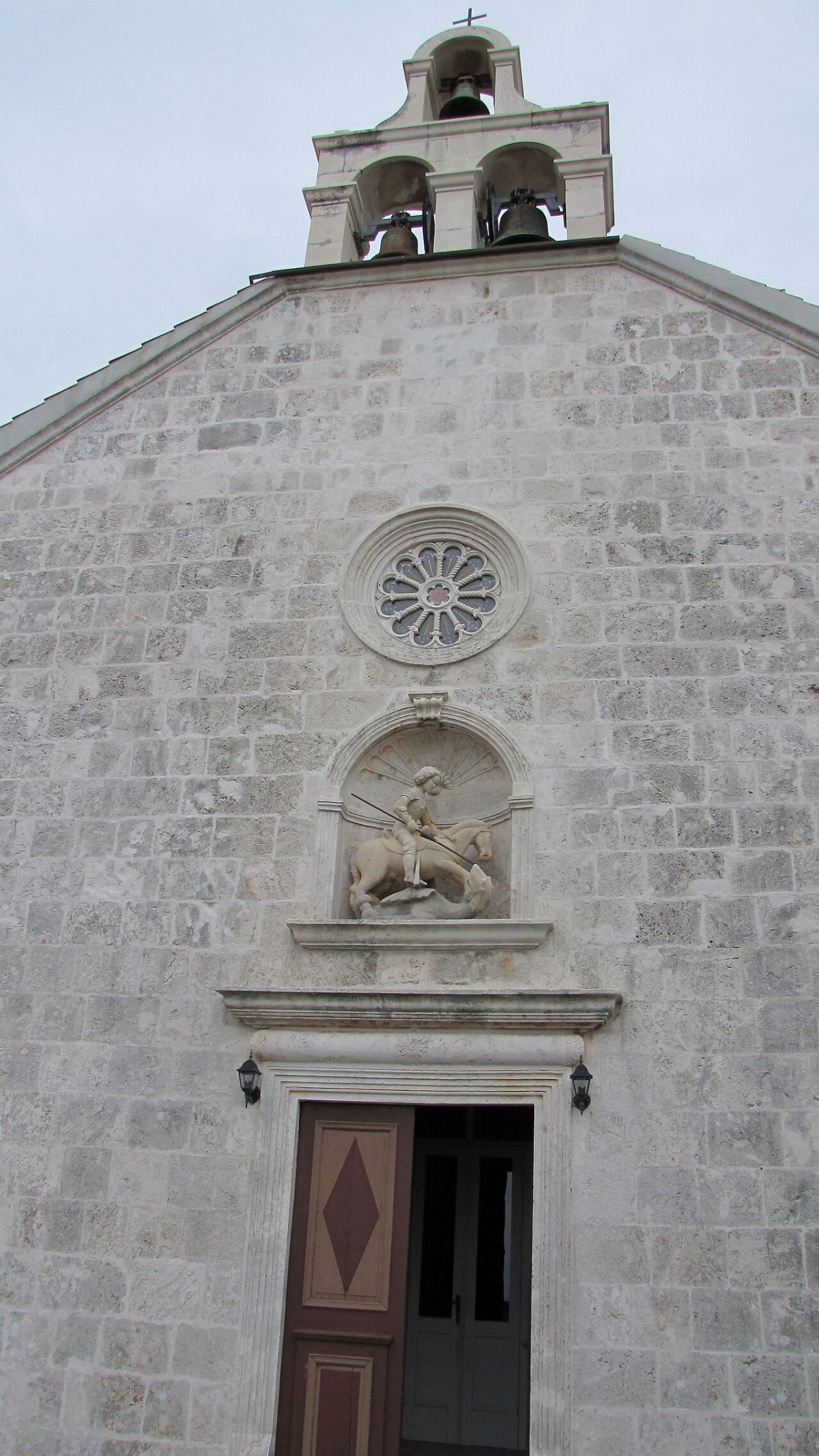 Szent gyorgy templom brusje