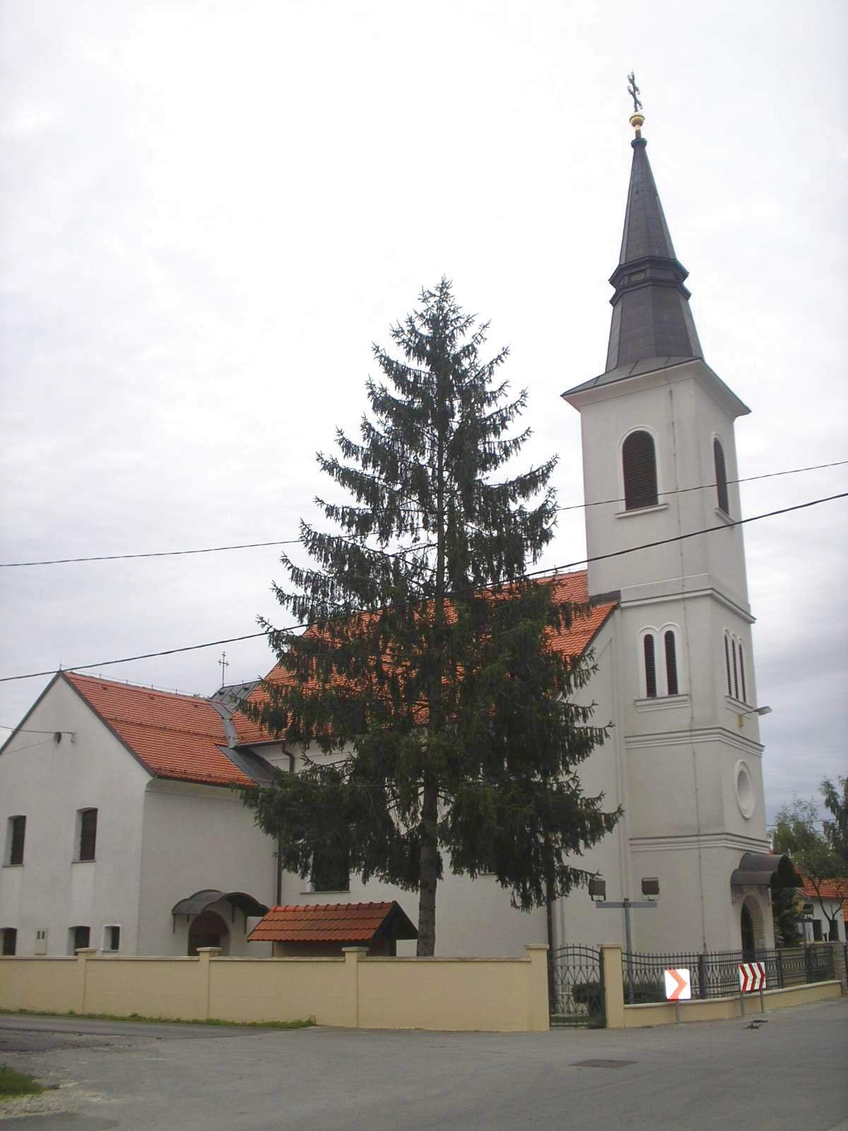 Haromkiralyok templom donja lomnica
