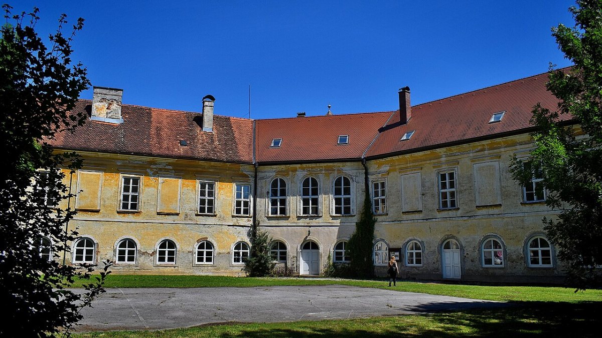 Kastely a jelena horvat kiralyne teren sveti kriz zacretje