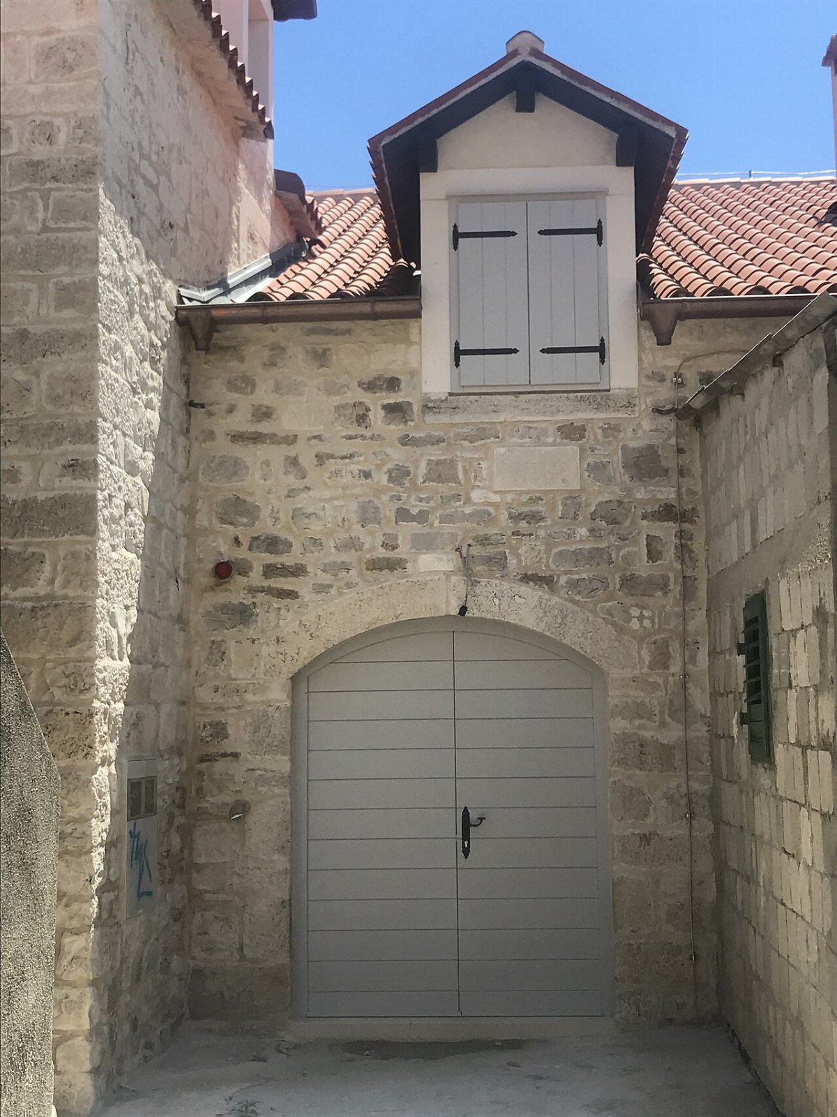 Apatnoi haz a kastilacban kastel gomilica
